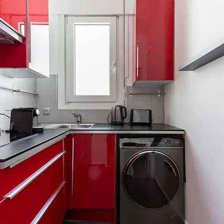 Avenue Montaigne Charming Apartment *